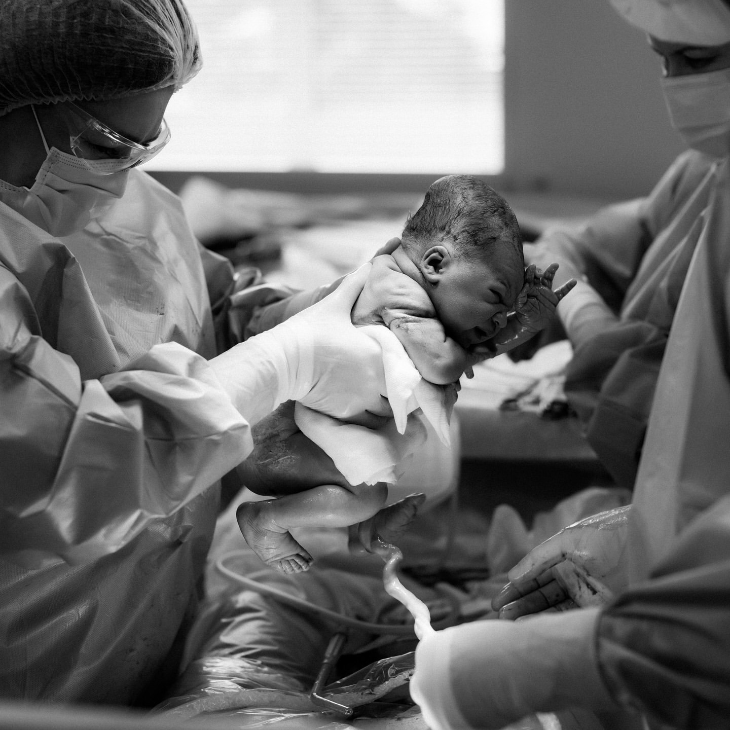 Кот и Татаринцева впервые показали новорожденную дочь: трогательные черно-белые кадры